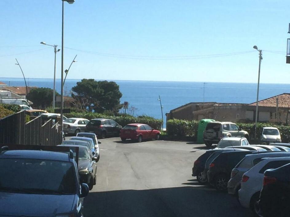 קטאניה Bouganville מראה חיצוני תמונה